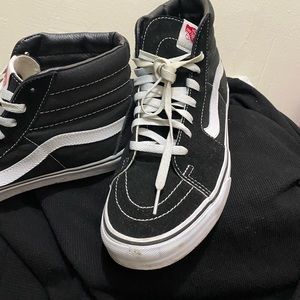 Men’s high top classic Vans size 11